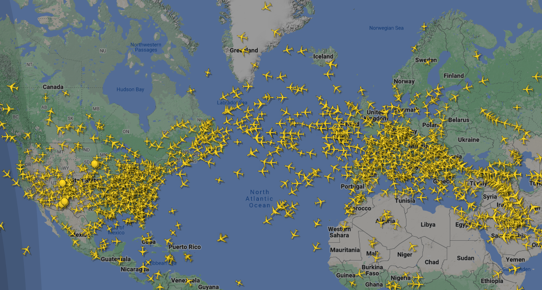 Global flight traffic on Flightradar24 showing aircraft following great-circle routes